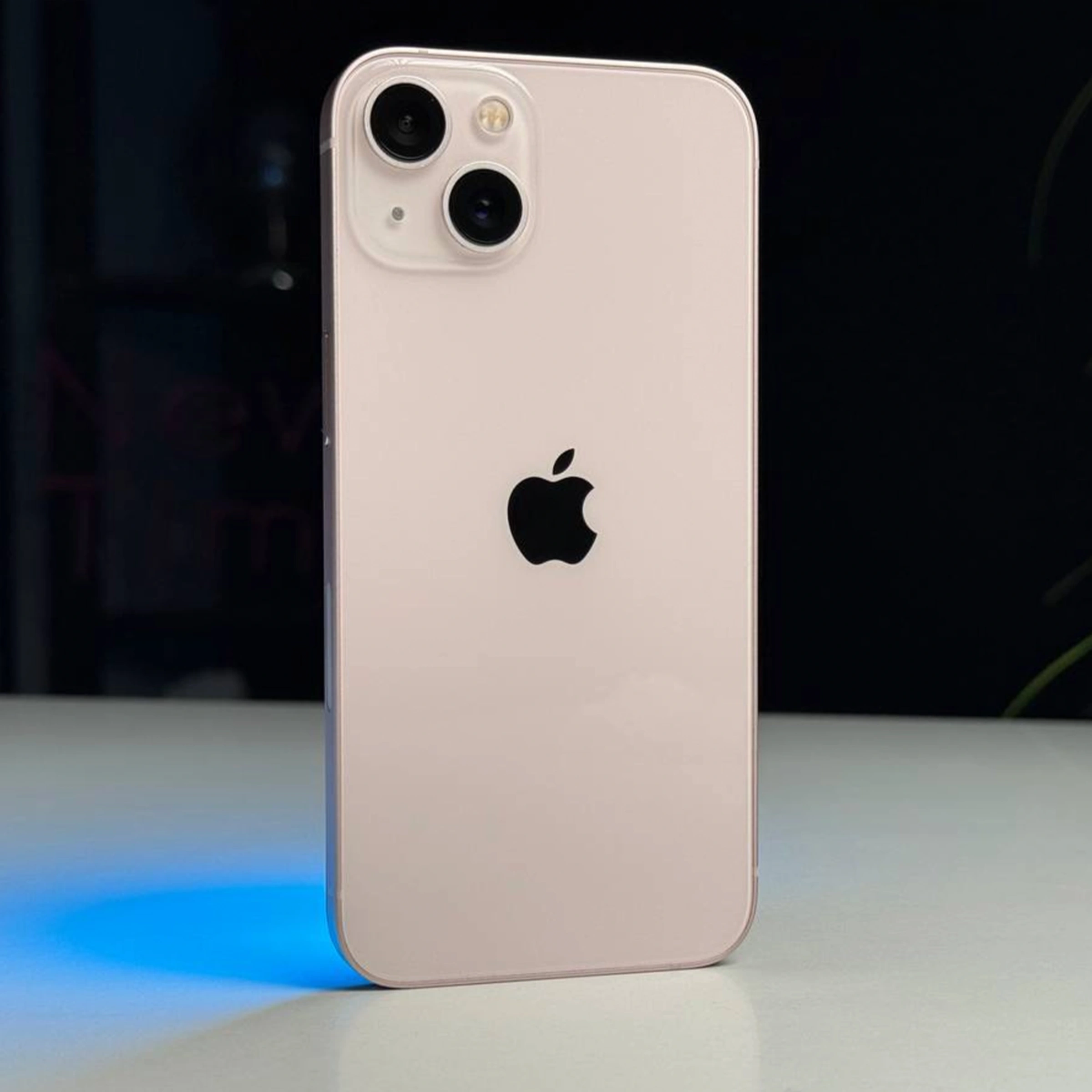 ВЖИВАНИЙ Б/У Apple iPhone 13 256GB Pink (MLMY3, MLQ83) - Состояние: хороший | Аккумулятор: 100% | Комплектация: iPhone, кабель | Гарантія: 3 мес.