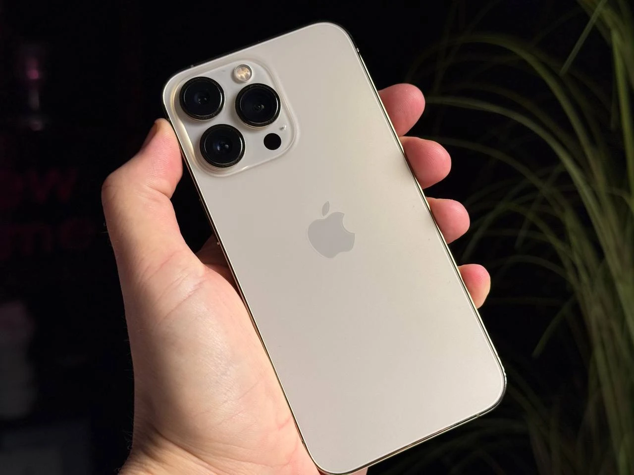 ВЖИВАНИЙ Б/У Apple iPhone 13 Pro 128GB Gold (MLTR3, MLVC3) - Состояние: хороший | Аккумулятор: 100% | Комплектация: iPhone, кабель | Гарантія: 3 мес.