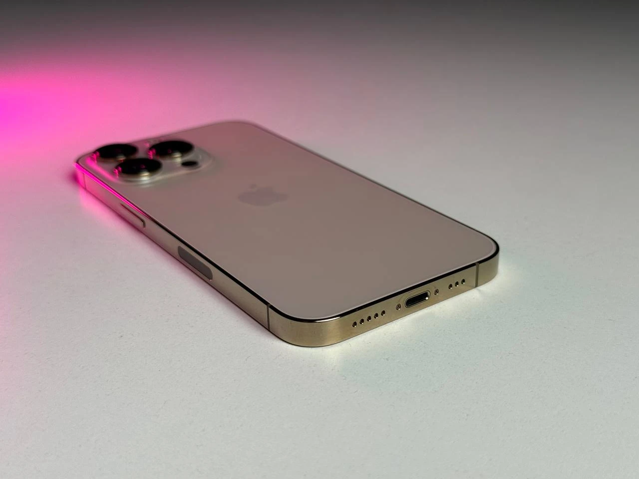 ВЖИВАНИЙ Б/У Apple iPhone 13 Pro 128GB Gold (MLTR3, MLVC3) - Состояние: хороший | Аккумулятор: 100% | Комплектация: iPhone, кабель | Гарантія: 3 мес.