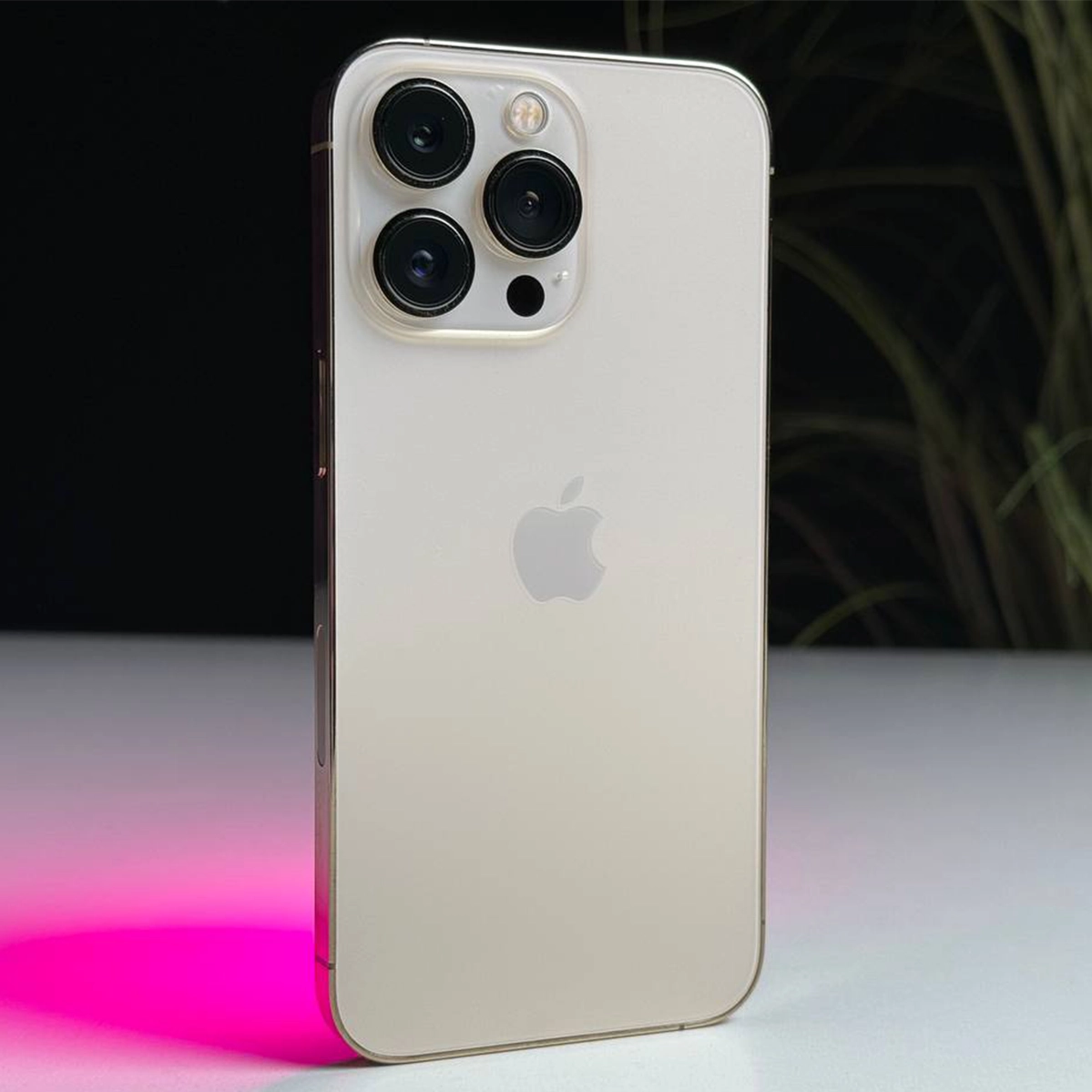 ВЖИВАНИЙ Б/У Apple iPhone 13 Pro 128GB Gold (MLTR3, MLVC3) - Состояние: хороший | Аккумулятор: 100% | Комплектация: iPhone, кабель | Гарантія: 3 мес.