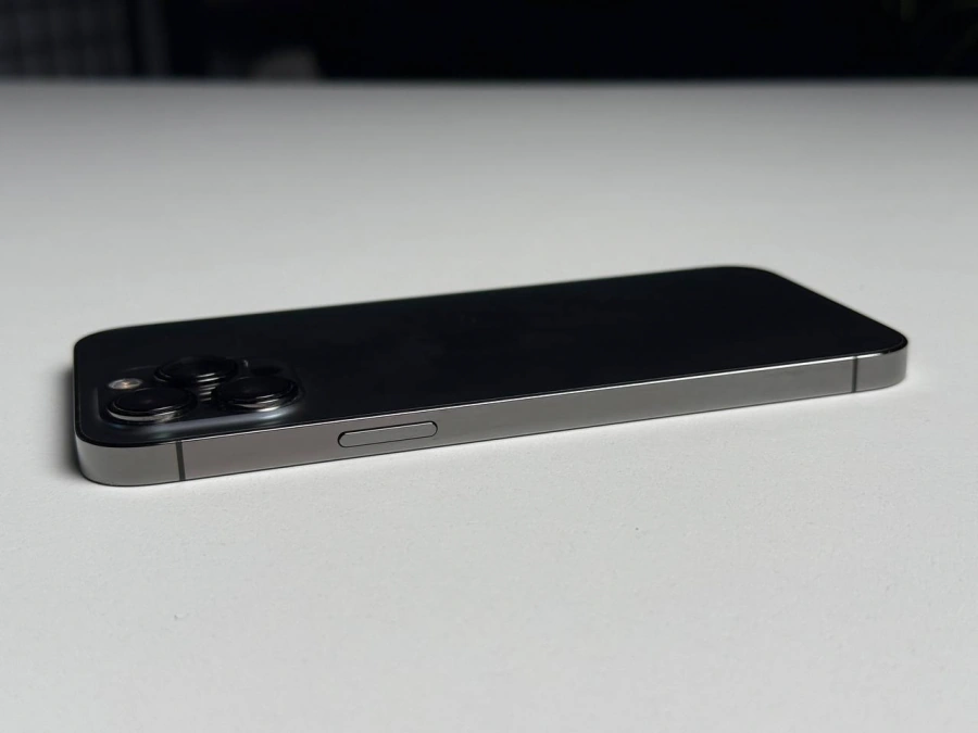 ВЖИВАНИЙ Б/У Apple iPhone 13 Pro Max 1TB Graphite (MLL23, MLLK3) - Состояние: хороший | Аккумулятор: 100% | Комплектация: iPhone, кабель | Гарантия: 3 мес.