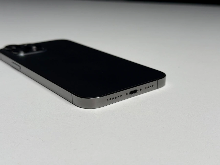 ВЖИВАНИЙ Б/У Apple iPhone 13 Pro Max 1TB Graphite (MLL23, MLLK3) - Состояние: хороший | Аккумулятор: 100% | Комплектация: iPhone, кабель | Гарантия: 3 мес.