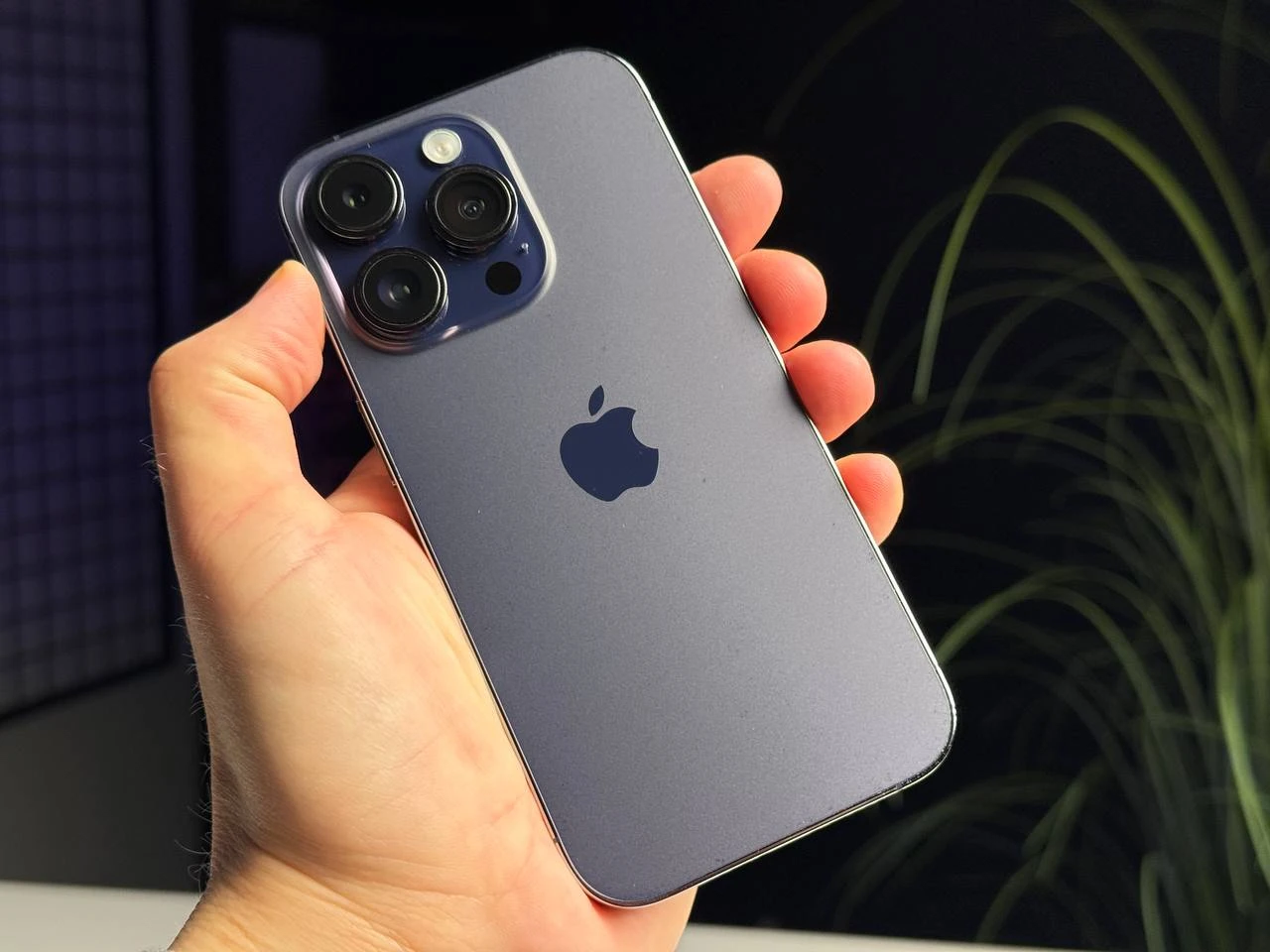 ВЖИВАНИЙ Б/У Apple iPhone 14 Pro 128GB Deep Purple (MQ0G3) - Состояние: хороший | Аккумулятор: 100% | Комплектация: полный, без коробки | Гарантія: 3 мес.