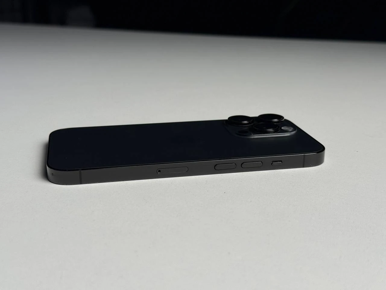 ВЖИВАНИЙ Б/У Apple iPhone 14 Pro 128GB Space Black (MPXV3) - Состояние: хороший | Аккумулятор: 100% | Комплектация: iPhone, кабель | Гарантія: 3 мес.