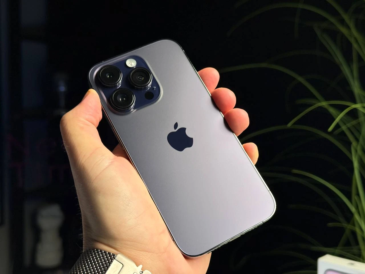 ВЖИВАНИЙ Б/У Apple iPhone 14 Pro 256GB Deep Purple (MQ1F3) - Состояние: хороший | Аккумулятор: 100% | Комплектация: полный | Гарантія: 3 мес.