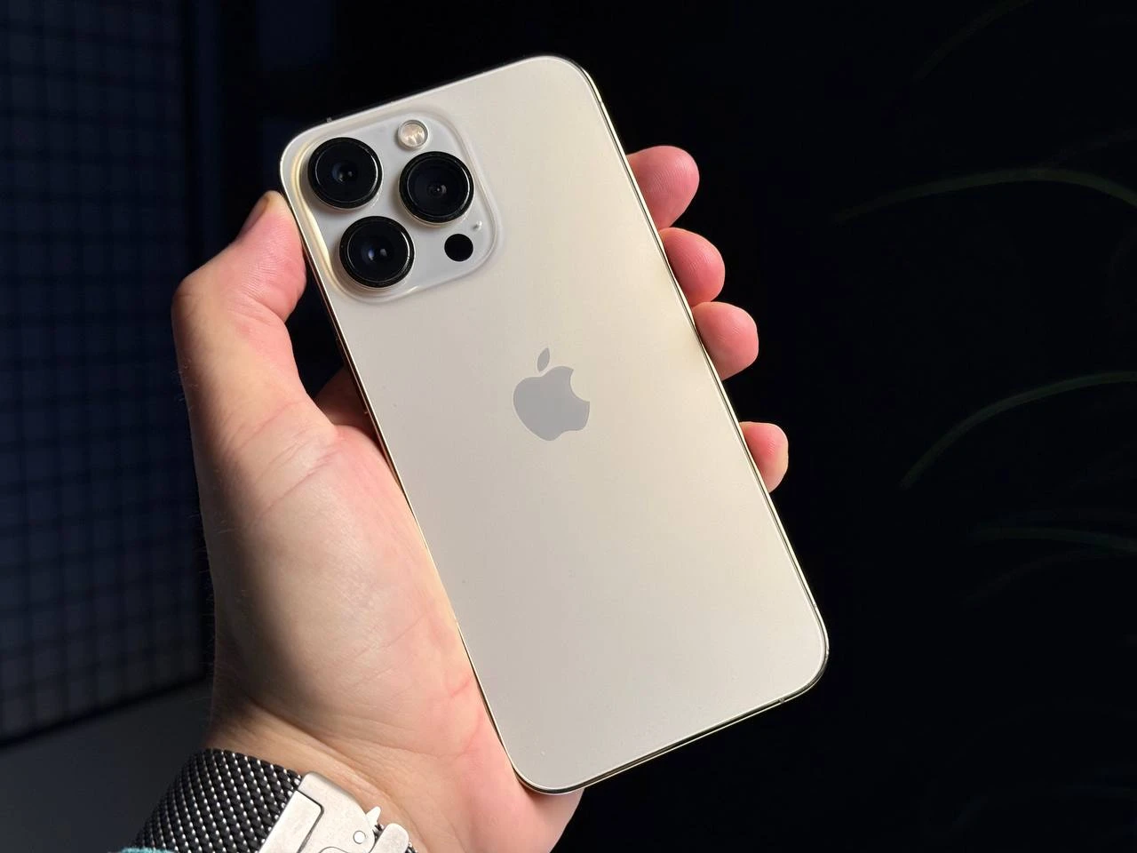 ВЖИВАНИЙ Б/У Apple iPhone 14 Pro 256GB Gold (MQ183) - Состояние: хороший | Аккумулятор: 100% | Комплектация: полный | Гарантія: 3 мес.