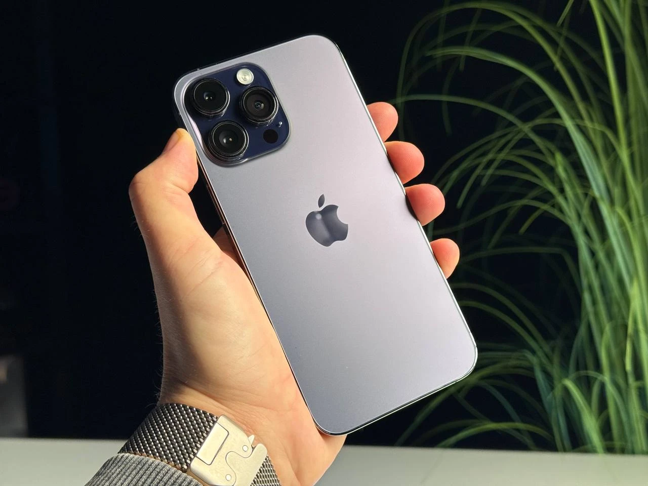 ВЖИВАНИЙ Б/У Apple iPhone 14 Pro Max 256GB Deep Purple eSim (MQ8W3) - Состояние: хороший | Аккумулятор: 100% | Комплектация: iPhone, кабель | Гарантія: 3 мес.