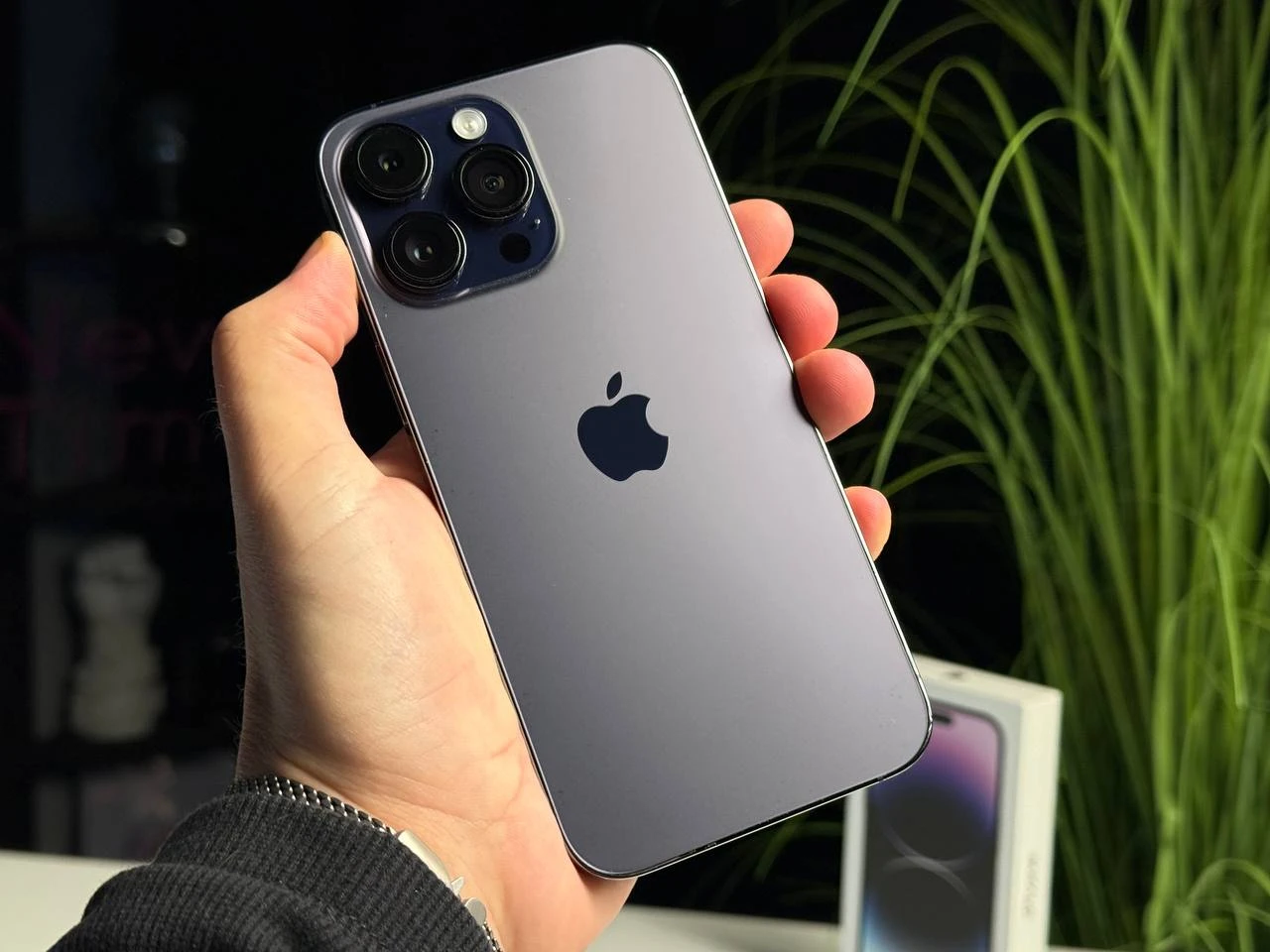 ВЖИВАНИЙ Б/У Apple iPhone 14 Pro Max 256GB Deep Purple (MQ9X3) - Состояние: хороший | Аккумулятор: 100% | Комплектация: полный | Гарантія: 3 мес.