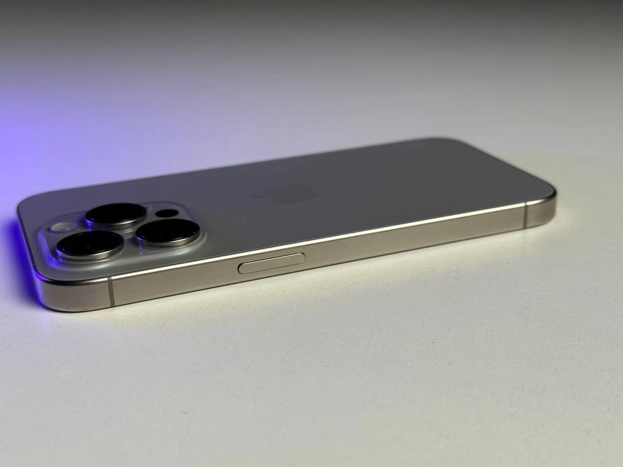 ВЖИВАНИЙ Б/У Apple iPhone 15 Pro 1TB Natural Titanium (MTVF3) - Состояние: хороший | Аккумулятор: 87% | Комплектация: iPhone, кабель | Гарантія: 3 мес.