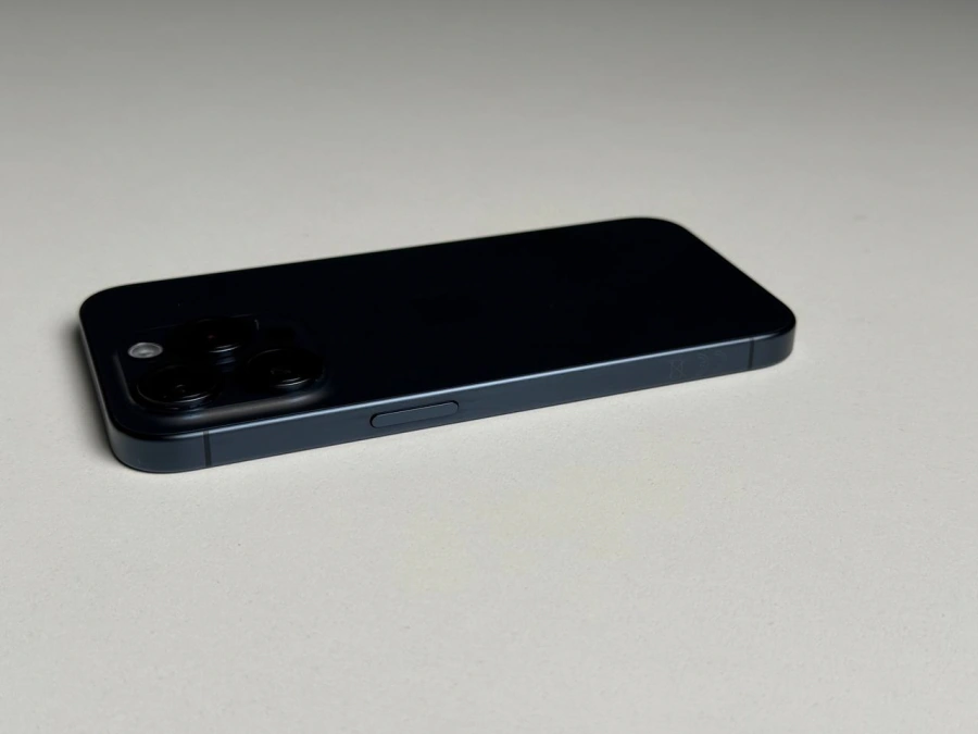 ВЖИВАНИЙ Б/У Apple iPhone 15 Pro 256GB Blue Titanium (MTV63) - Состояние: хороший | Аккумулятор: 88% | Комплектация: iPhone, кабель | Гарантія: 3 мес.