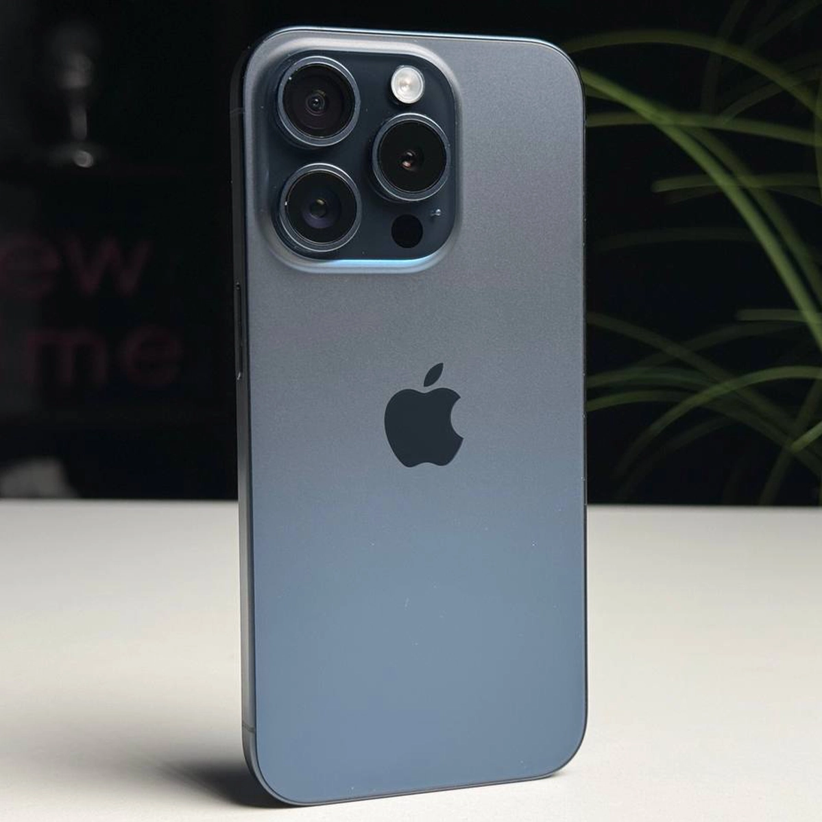 ВЖИВАНИЙ Б/У Apple iPhone 15 Pro 256GB Blue Titanium (MTV63) - Состояние: хороший | Аккумулятор: 88% | Комплектация: iPhone, кабель | Гарантія: 3 мес.