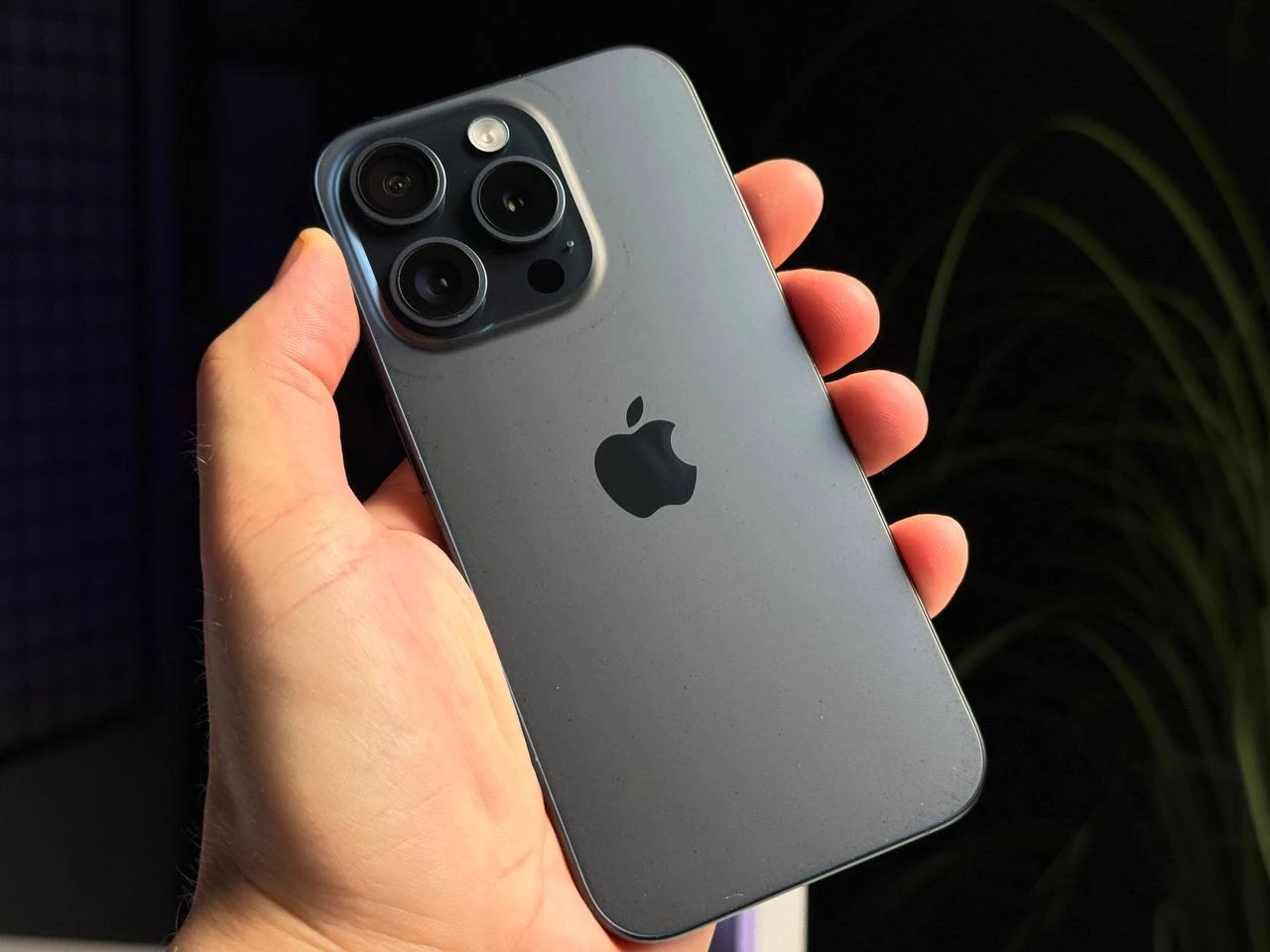 ВЖИВАНИЙ Б/У Apple iPhone 15 Pro 256GB Blue Titanium (MTV63) - Состояние: хороший | Аккумулятор: 86% | Комплектация: полный | Гарантія: 3 мес.