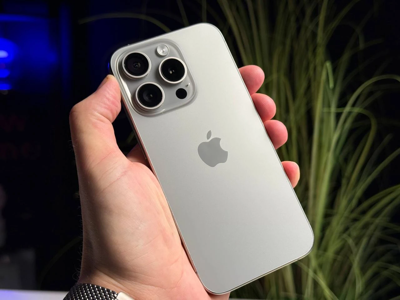 ВЖИВАНИЙ Б/У Apple iPhone 15 Pro 256GB Natural Titanium eSim (MTQU3) - Состояние: хороший | Аккумулятор: 89% | Комплектация: iPhone, кабель | Гарантія: 3 мес.