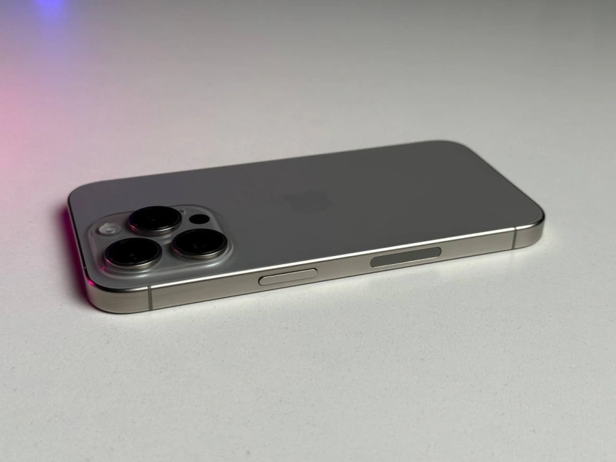 ВЖИВАНИЙ Б/У Apple iPhone 15 Pro 256GB Natural Titanium eSim (MTQU3) - Состояние: хороший | Аккумулятор: 89% | Комплектация: iPhone, кабель | Гарантія: 3 мес.