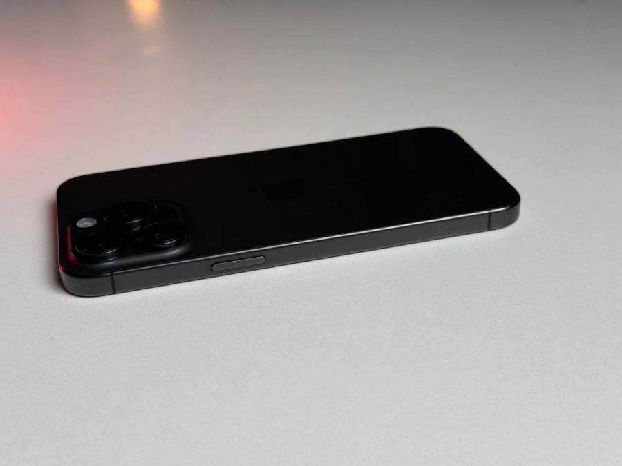 ВЖИВАНИЙ Б/У Apple iPhone 15 Pro Max 256GB Black Titanium (MU773) - Стан: гарний | Акумулятор: 100% | Комплектація: iPhone, кабель | Гарантія: 3 міс.