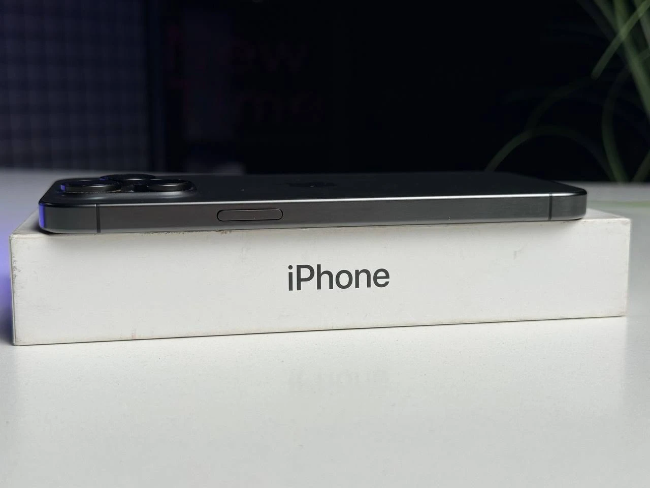 ВЖИВАНИЙ Б/У Apple iPhone 15 Pro Max 256GB Black Titanium (MU773) - Стан: гарний | Акумулятор: 100% | Комплектація: повний | Гарантія: 3 міс.