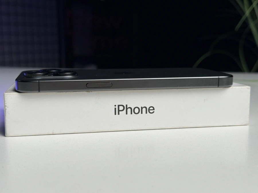 ВЖИВАНИЙ Б/У Apple iPhone 15 Pro Max 256GB Black Titanium (MU773) - Стан: гарний | Акумулятор: 100% | Комплектація: повний | Гарантія: 3 міс.