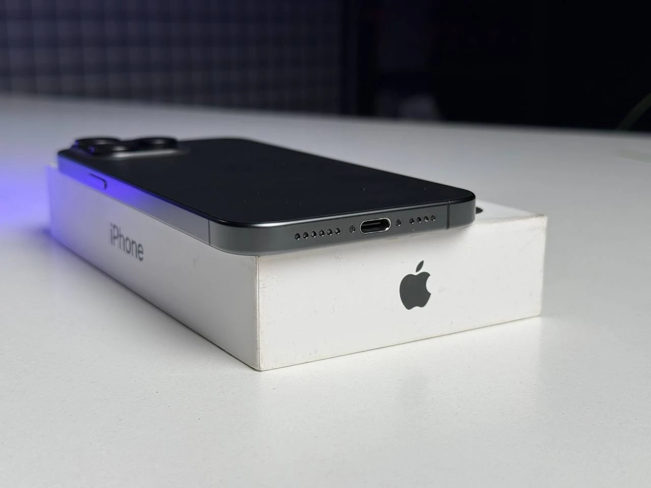 ВЖИВАНИЙ Б/У Apple iPhone 15 Pro Max 256GB Black Titanium (MU773) - Стан: гарний | Акумулятор: 100% | Комплектація: повний | Гарантія: 3 міс.