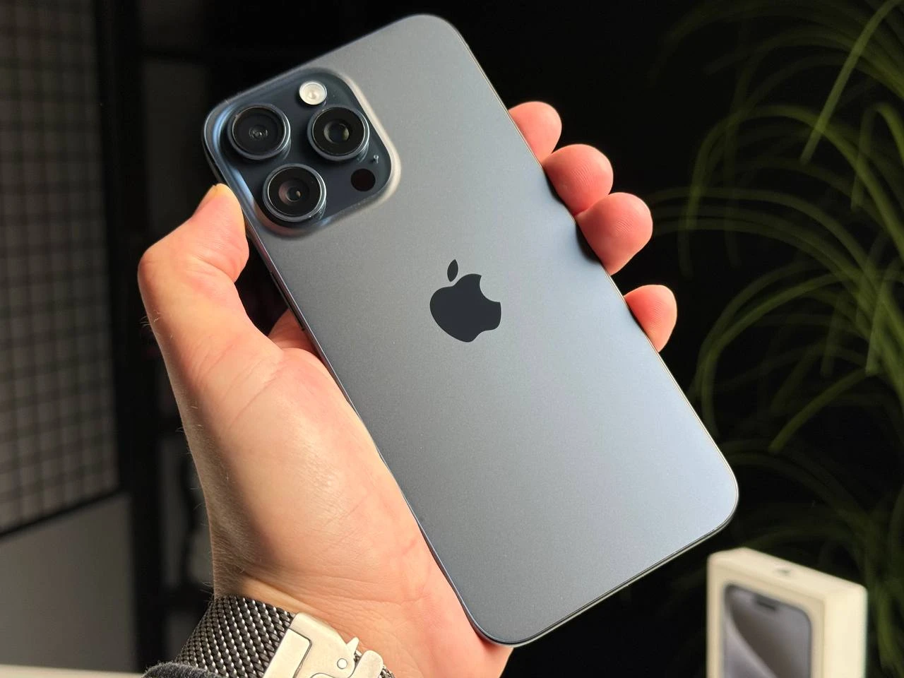 ВЖИВАНИЙ Б/У Apple iPhone 15 Pro Max 256GB Blue Titanium (MU7A3) - Состояние: хороший | Аккумулятор: 100% | Комплектация: полный | Гарантія: 3 мес.