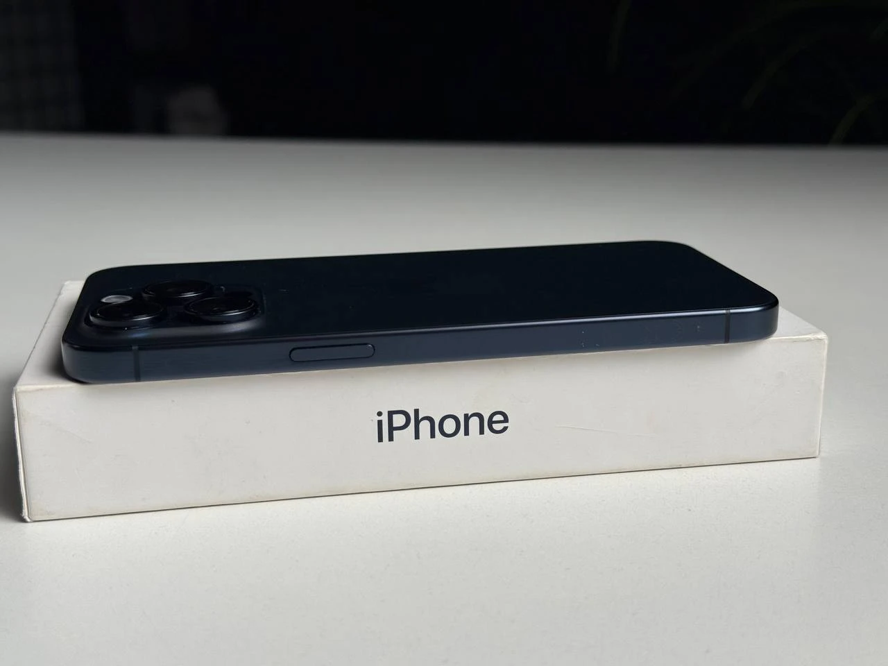 ВЖИВАНИЙ Б/У Apple iPhone 15 Pro Max 256GB Blue Titanium (MU7A3) - Состояние: хороший | Аккумулятор: 100% | Комплектация: полный | Гарантія: 3 мес.