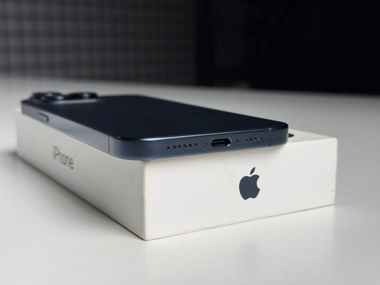 ВЖИВАНИЙ Б/У Apple iPhone 15 Pro Max 256GB Blue Titanium (MU7A3) - Состояние: хороший | Аккумулятор: 100% | Комплектация: полный | Гарантія: 3 мес.