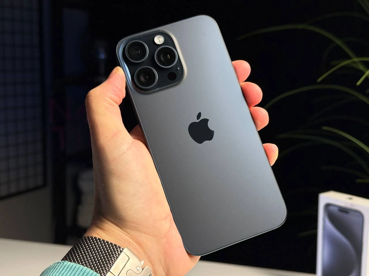 ВЖИВАНИЙ Б/У Apple iPhone 15 Pro Max 256GB Blue Titanium (MU7A3) - Состояние: хороший | Аккумулятор: 100% | Комплектация: полный | Гарантія: 3 мес.