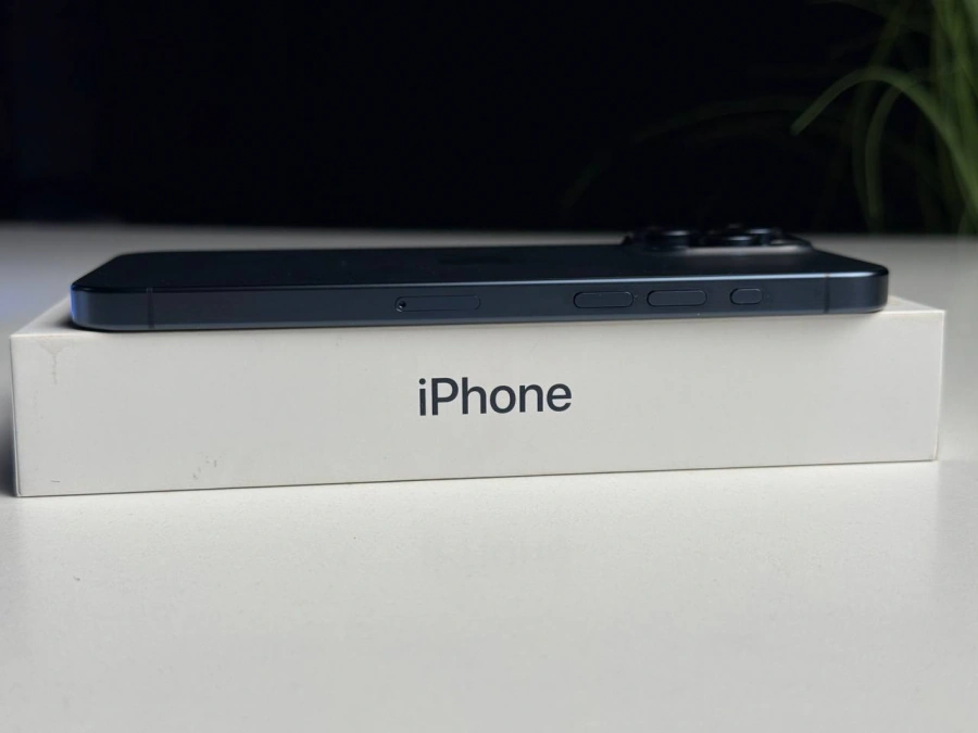 ВЖИВАНИЙ Б/У Apple iPhone 15 Pro Max 256GB Blue Titanium (MU7A3) - Состояние: хороший | Аккумулятор: 100% | Комплектация: полный | Гарантія: 3 мес.