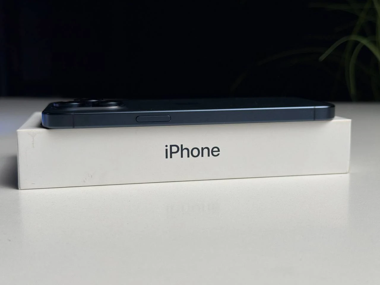 ВЖИВАНИЙ Б/У Apple iPhone 15 Pro Max 256GB Blue Titanium (MU7A3) - Состояние: хороший | Аккумулятор: 100% | Комплектация: полный | Гарантія: 3 мес.