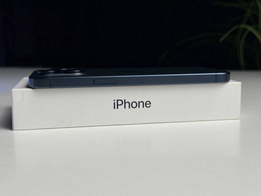 ВЖИВАНИЙ Б/У Apple iPhone 15 Pro Max 256GB Blue Titanium (MU7A3) - Состояние: хороший | Аккумулятор: 100% | Комплектация: полный | Гарантія: 3 мес.