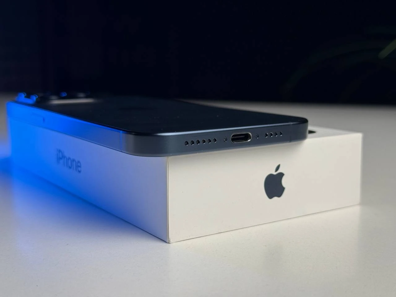 ВЖИВАНИЙ Б/У Apple iPhone 15 Pro Max 256GB Blue Titanium (MU7A3) - Состояние: хороший | Аккумулятор: 100% | Комплектация: полный | Гарантія: 3 мес.