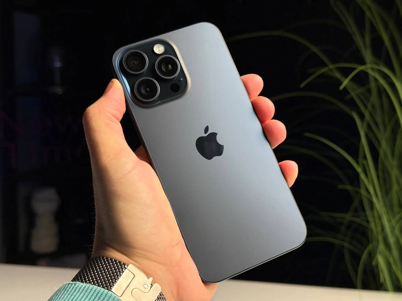 ВЖИВАНИЙ Б/У Apple iPhone 15 Pro Max 256GB Blue Titanium (MU7A3) - Состояние: хороший | Аккумулятор: 100% | Комплектация: iPhone, кабель | Гарантія: 3 мес.