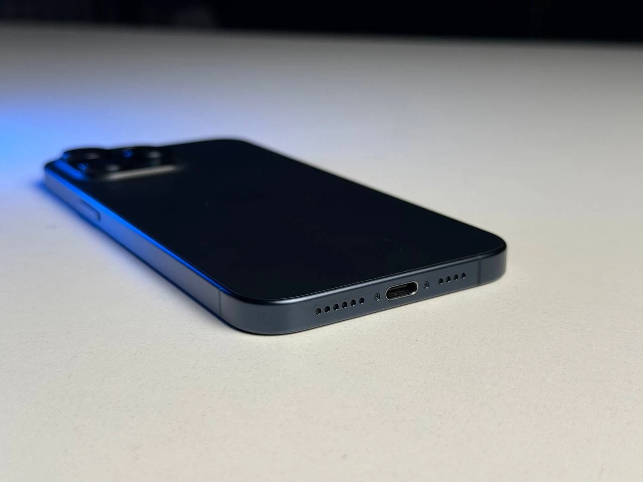 ВЖИВАНИЙ Б/У Apple iPhone 15 Pro Max 256GB Blue Titanium (MU7A3) - Состояние: хороший | Аккумулятор: 100% | Комплектация: iPhone, кабель | Гарантія: 3 мес.