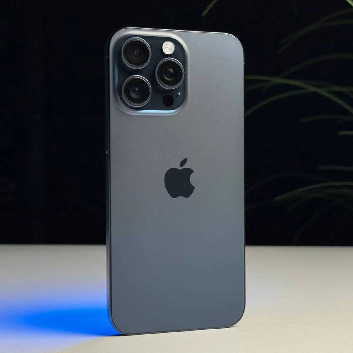 ВЖИВАНИЙ Б/У Apple iPhone 15 Pro Max 256GB Blue Titanium (MU7A3) - Состояние: хороший | Аккумулятор: 100% | Комплектация: iPhone, кабель | Гарантія: 3 мес.
