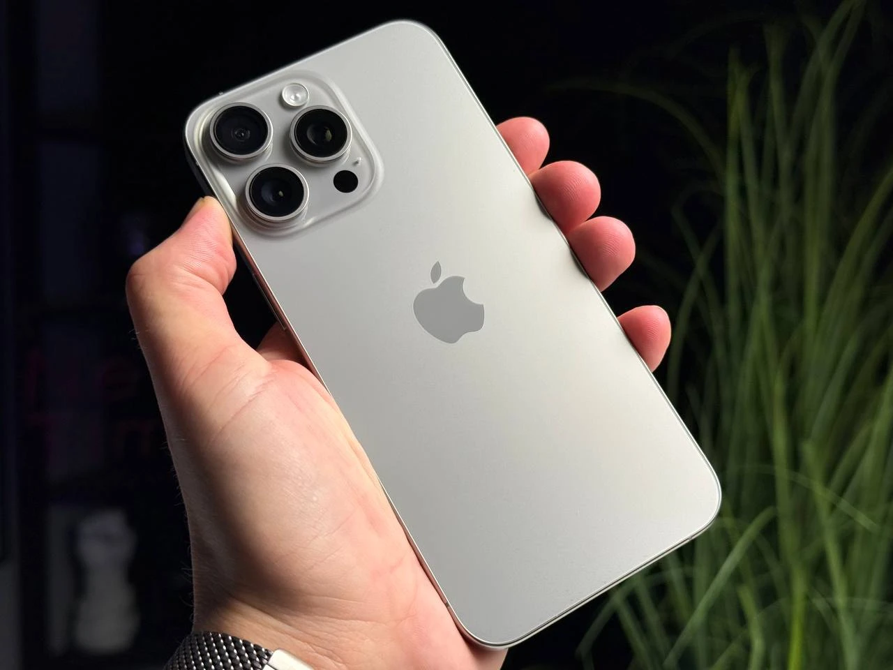 ВЖИВАНИЙ Б/У Apple iPhone 15 Pro Max 256GB Natural Titanium (MU793) - Стан: гарний | Акумулятор: 100% | Комплектація: iPhone, кабель | Гарантія: 3 міс.