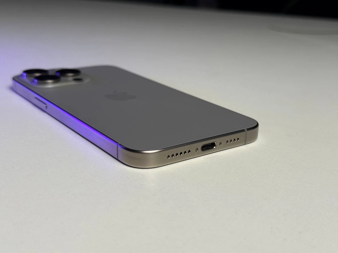 ВЖИВАНИЙ Б/У Apple iPhone 15 Pro Max 256GB Natural Titanium (MU793) - Стан: гарний | Акумулятор: 100% | Комплектація: iPhone, кабель | Гарантія: 3 міс.