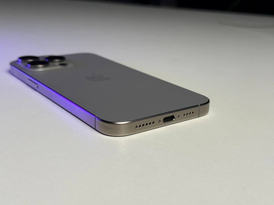 ВЖИВАНИЙ Б/У Apple iPhone 15 Pro Max 256GB Natural Titanium (MU793) - Стан: гарний | Акумулятор: 100% | Комплектація: iPhone, кабель | Гарантія: 3 міс.