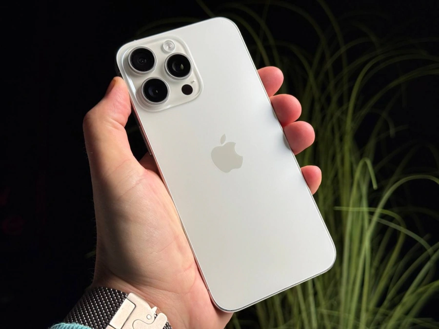 ВЖИВАНИЙ Б/У Apple iPhone 15 Pro Max 256GB White Titanium (MU783) - Стан: задовільний | Акумулятор: 87% | Комплектація: iPhone, кабель | Гарантія: 3 міс.