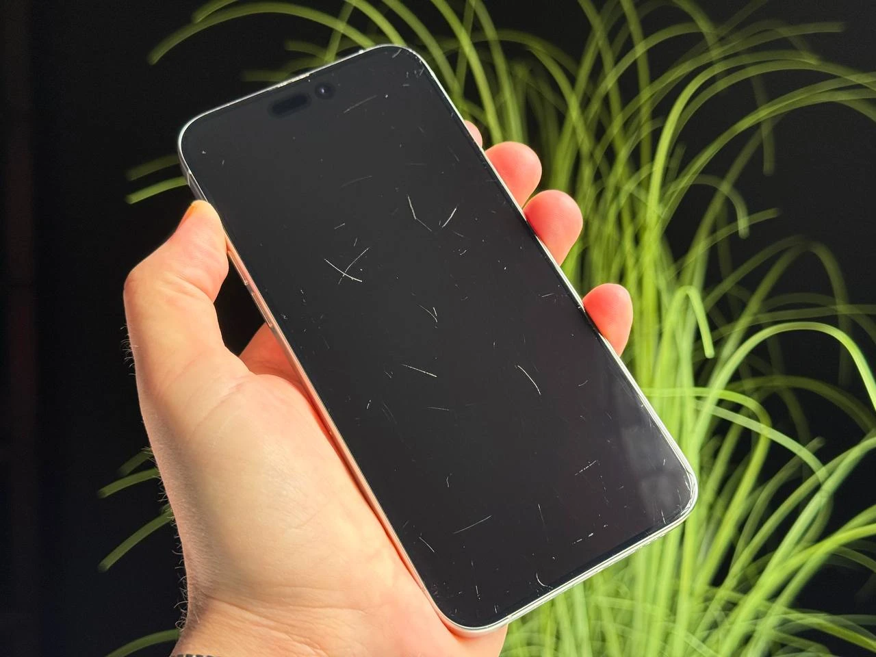 ВЖИВАНИЙ Б/У Apple iPhone 15 Pro Max 256GB White Titanium (MU783) - Состояние: удовлетворительный | Аккумулятор: 87% | Комплектация: iPhone, кабель | Гарантія: 3 мес.