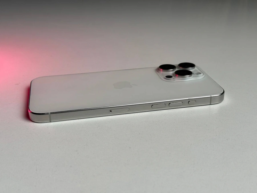 ВЖИВАНИЙ Б/У Apple iPhone 15 Pro Max 256GB White Titanium (MU783) - Стан: задовільний | Акумулятор: 87% | Комплектація: iPhone, кабель | Гарантія: 3 міс.