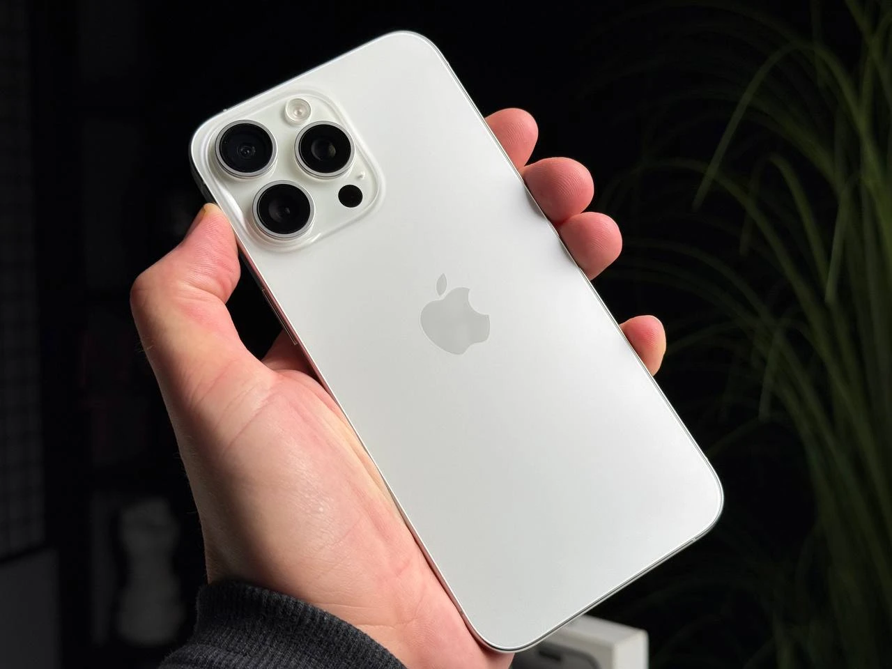 ВЖИВАНИЙ Б/У Apple iPhone 15 Pro Max 256GB White Titanium (MU783) - Состояние: хороший | Аккумулятор: 93% | Комплектация: полный | Гарантія: 3 мес.