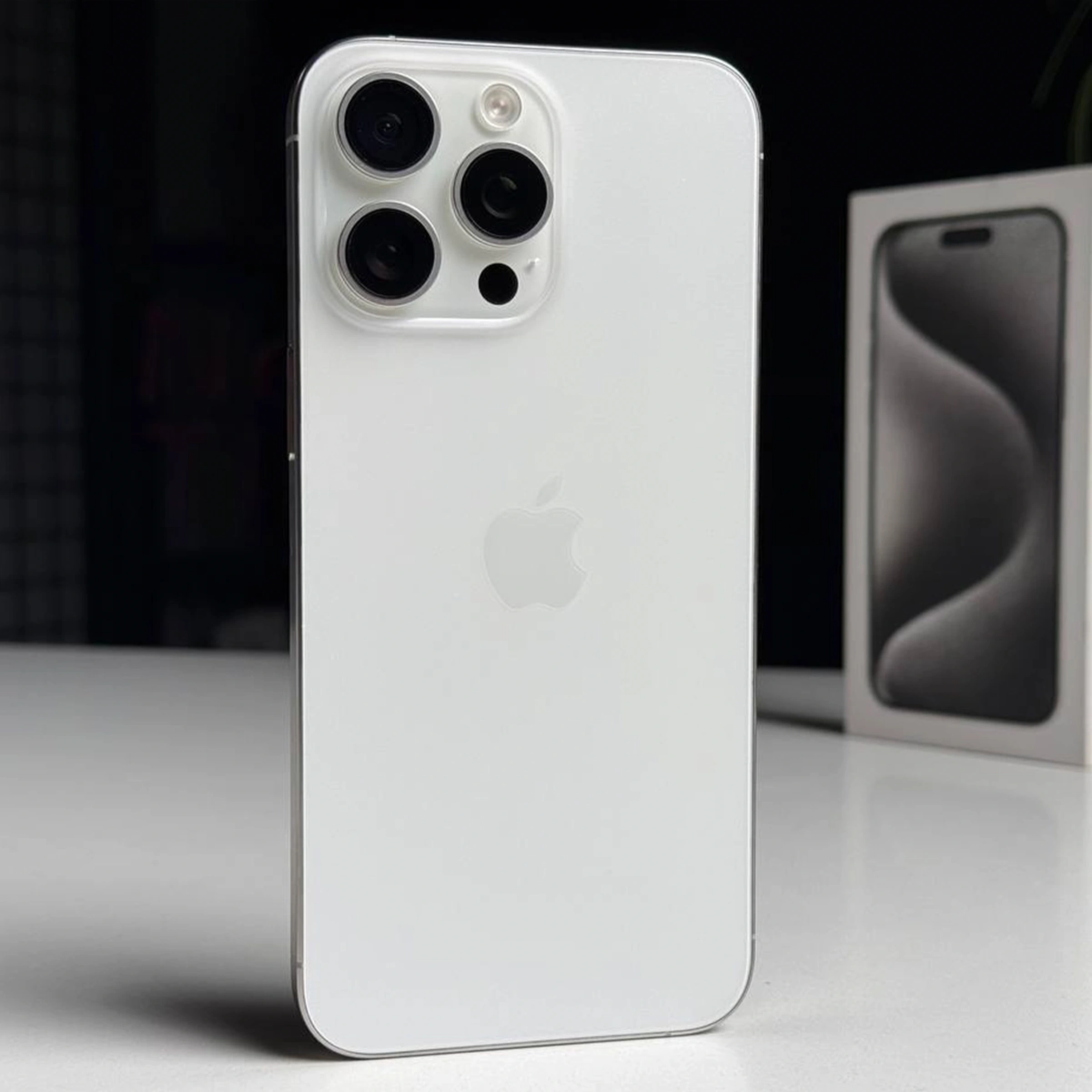 ВЖИВАНИЙ Б/У Apple iPhone 15 Pro Max 256GB White Titanium (MU783) - Состояние: хороший | Аккумулятор: 93% | Комплектация: полный | Гарантія: 3 мес.