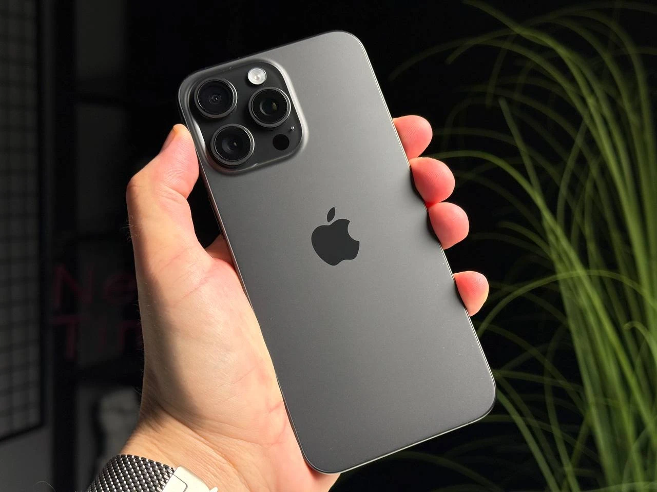 ВЖИВАНИЙ Б/У Apple iPhone 15 Pro Max 512GB Black Titanium (MU7C3) - Состояние: идеальный | Аккумулятор: 86% | Комплектация: iPhone, кабель | Гарантія: 3 мес.