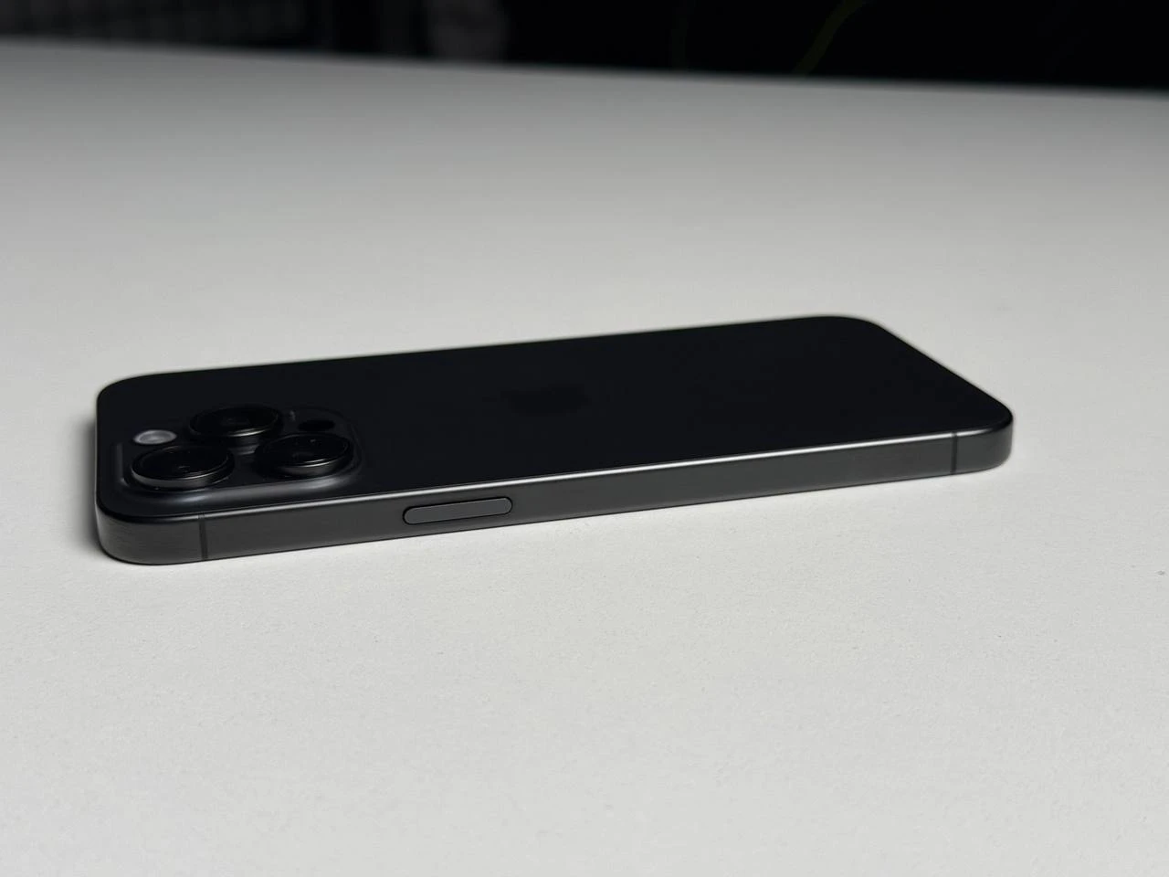 ВЖИВАНИЙ Б/У Apple iPhone 15 Pro Max 512GB Black Titanium (MU7C3) - Состояние: идеальный | Аккумулятор: 86% | Комплектация: iPhone, кабель | Гарантія: 3 мес.