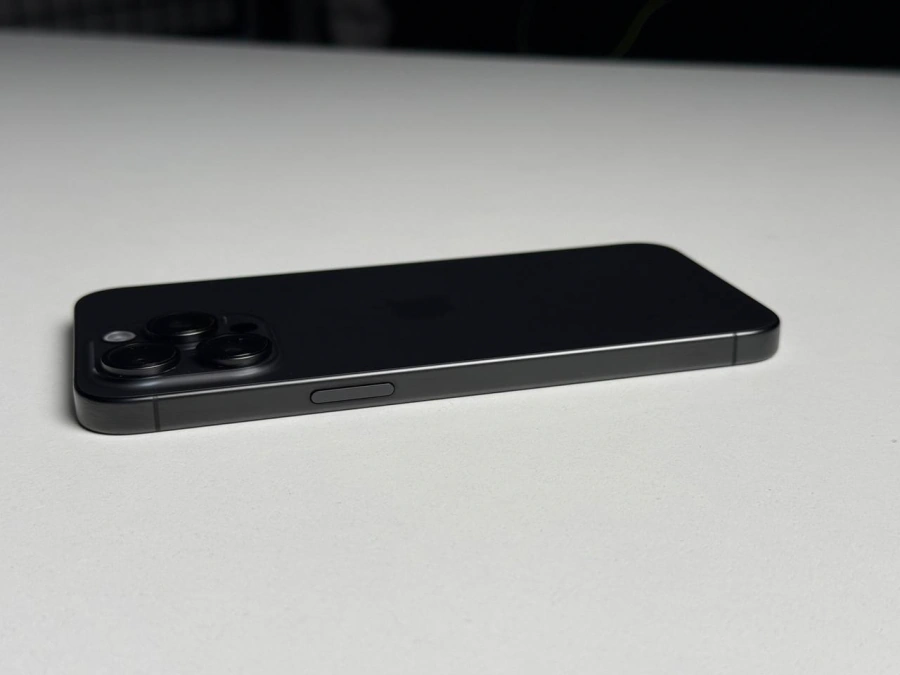 ВЖИВАНИЙ Б/У Apple iPhone 15 Pro Max 512GB Black Titanium (MU7C3) - Состояние: идеальный | Аккумулятор: 86% | Комплектация: iPhone, кабель | Гарантія: 3 мес.