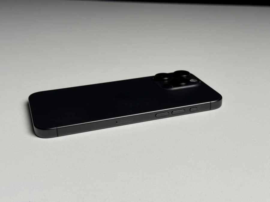 ВЖИВАНИЙ Б/У Apple iPhone 15 Pro Max 512GB Black Titanium (MU7C3) - Состояние: идеальный | Аккумулятор: 86% | Комплектация: iPhone, кабель | Гарантія: 3 мес.