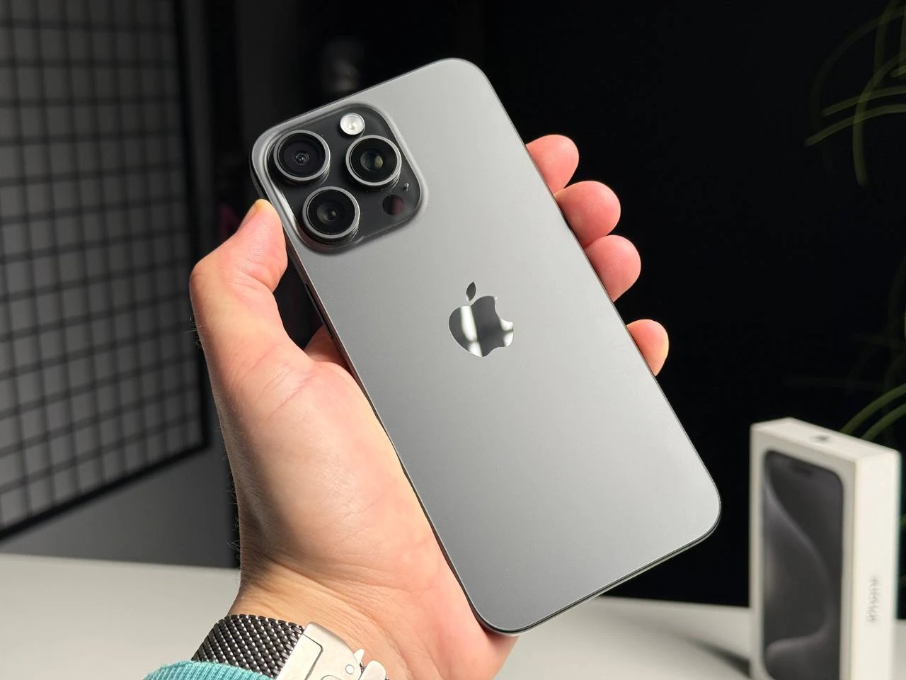 ВЖИВАНИЙ Б/У Apple iPhone 15 Pro Max 512GB Black Titanium (MU7C3) - Стан: гарний | Акумулятор: 87% | Комплектація: повний | Гарантія: 3 міс.