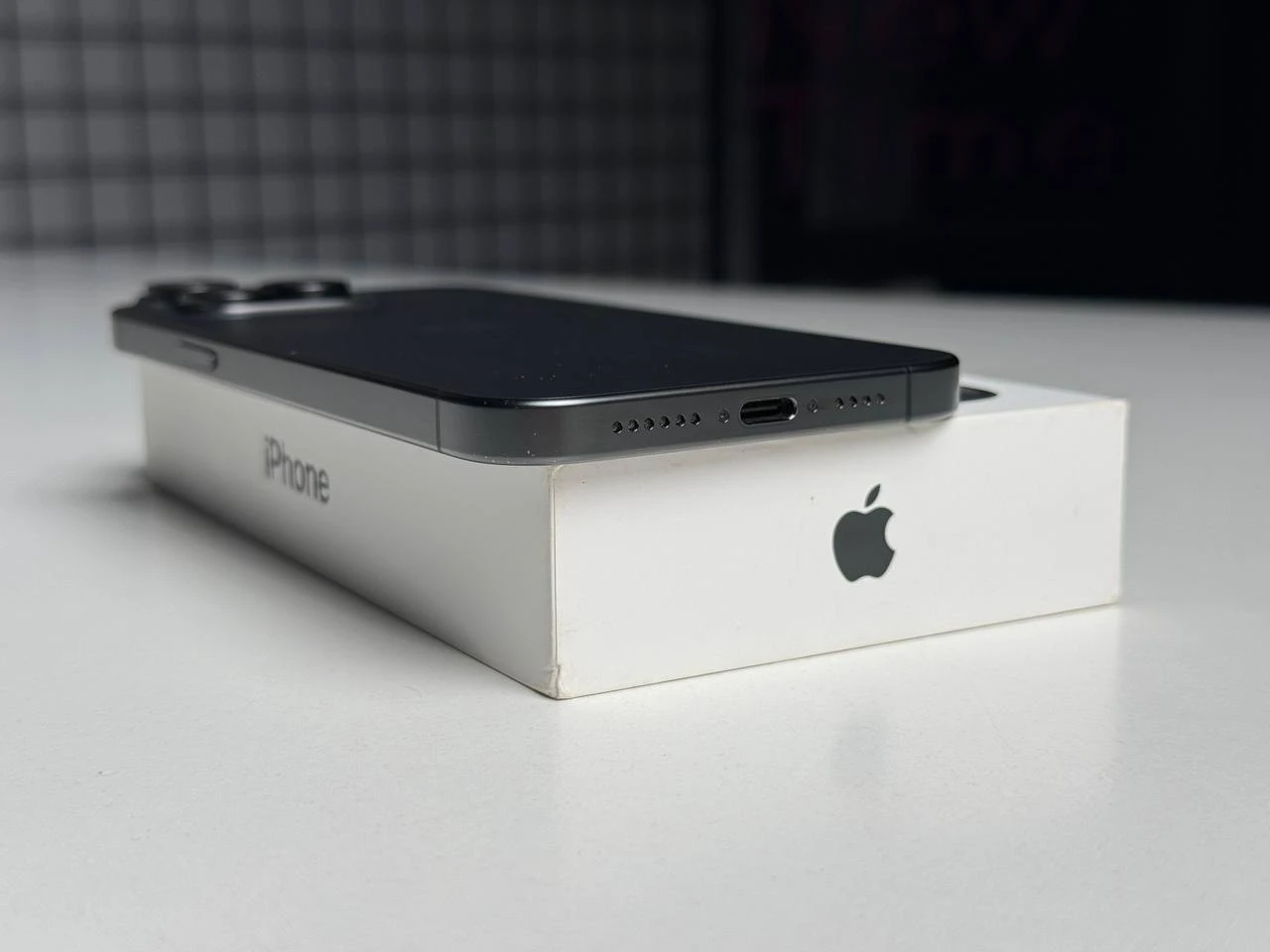 ВЖИВАНИЙ Б/У Apple iPhone 15 Pro Max 512GB Black Titanium (MU7C3) - Стан: гарний | Акумулятор: 87% | Комплектація: повний | Гарантія: 3 міс.