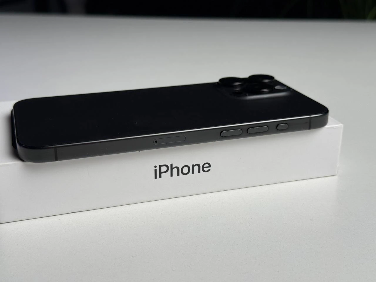 ВЖИВАНИЙ Б/У Apple iPhone 15 Pro Max 512GB Black Titanium (MU7C3) - Состояние: хороший | Аккумулятор: 100% | Комплектация: полный | Гарантія: 3 мес.