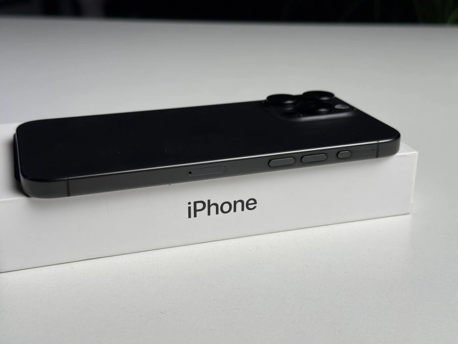 ВЖИВАНИЙ Б/У Apple iPhone 15 Pro Max 512GB Black Titanium (MU7C3) - Стан: гарний | Акумулятор: 100% | Комплектація: повний | Гарантія: 3 міс.