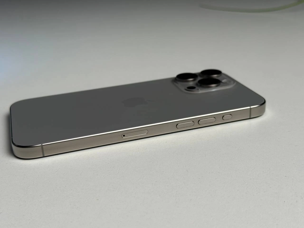 ВЖИВАНИЙ Б/У Apple iPhone 15 Pro Max 512GB Natural Titanium (MU7E3) - Состояние: идеальный | Аккумулятор: 87% | Комплектация: iPhone, кабель | Гарантія: 3 мес.